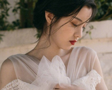 2020心情不好的个性签名女生伤感 你知道孤独吗我和它很熟_QQ签名
