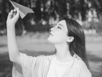 心碎伤感的qq个性签名2019 回忆过不去曾经忘不了当初不再来_QQ签名