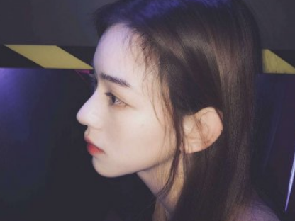 2019微信签名伤感女生心痛大全 我是那个看着你头像都会笑的傻逼_QQ签名