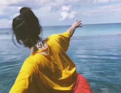 女生伤感个性签名好听心碎2019 若是逞强笑比哭更容易让人受伤_QQ签名