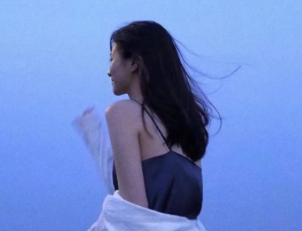 女生心碎伤感个性签名2018精选 像我这种人注定孤生一人_QQ签名