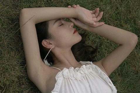 个签名心情短语伤感2018最新 铁石心肠的人也曾经全身是伤_QQ签名