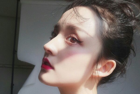 女生痛到心碎的签名伤感大全2018 你的名字写满一个少女的心事_QQ签名