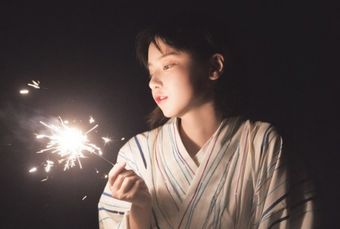 心痛到极点的句子伤感签名2018 我会全力以赴赶走所有孤独_QQ签名