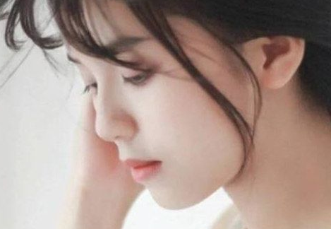 女生专属抖音个性签名伤感心情 他的幼稚我的固执都成为历史_QQ签名