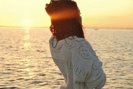 最虐心伤感的签名2018真的好想哭 我们的爱情医生都说无药可救_QQ签名
