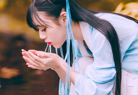 听了想流泪的伤感唯美个性签名2018 眼泪又在眼眶中沸腾了_QQ签名