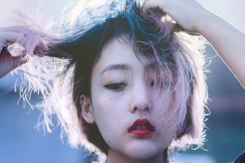 最新好听的歌词签名伤感大全 适合做签名的经典歌词合集_QQ签名