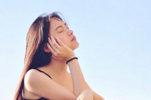 最新伤感的爱情签名大全 你做了我的逃兵却成了她的盖世英雄_QQ签名