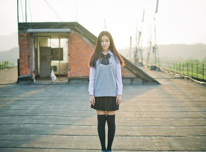 卑微的伤感个性签名女生说说 我不奢求你对我有多好_QQ签名