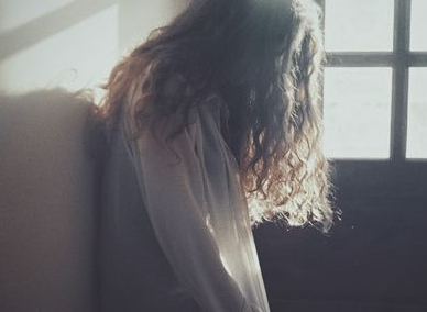 看透爱情的伤感签名想哭的 总能引起令人心酸的怀念_QQ签名