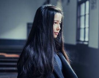 伤感心碎的个性签名精选 你越善解人意越没人在意你的委屈_QQ签名