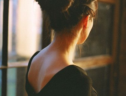 心酸失落的伤感语句2015 超过了友情还不到爱情_QQ签名