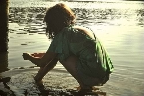 荒废的青春忧伤女生个性签名档 谁来弥补我流年荒废的青春_QQ签名