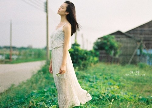 伤感女孩失恋的qq个性签名 和你相爱只是一场意外_QQ签名