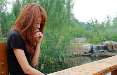 非主流伤感的qq女生签名设计 一个人静静地守候_QQ签名