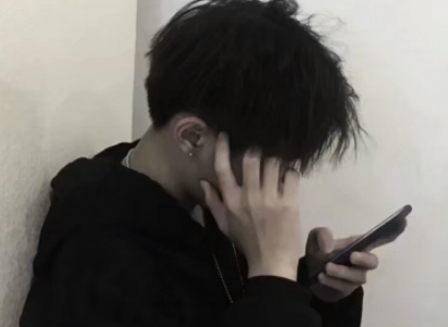 2019微信网名男生伤感孤独 有个名字卡在咽喉_QQ网名
