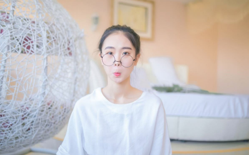 2018调皮可爱适合00后的女生网名 我又不是你爱人干嘛亲我_QQ网名