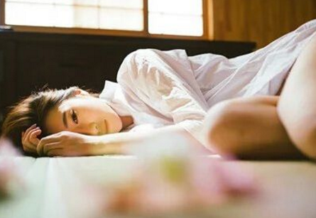 妩媚妖娆唯美优雅的女生微信名字2018最新 微暖雪下落日月葵_QQ网名