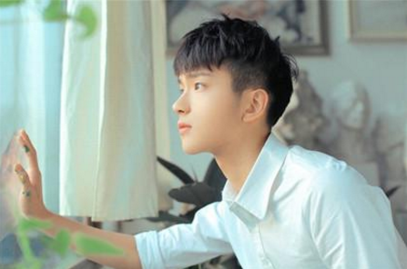 2018吸引女生眼球的超酷超帅男生微信名字 阳光快乐小男神_QQ网名