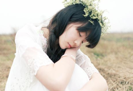 2018伤感到想哭的女生微信名字 一个人一座城一生心疼_QQ网名