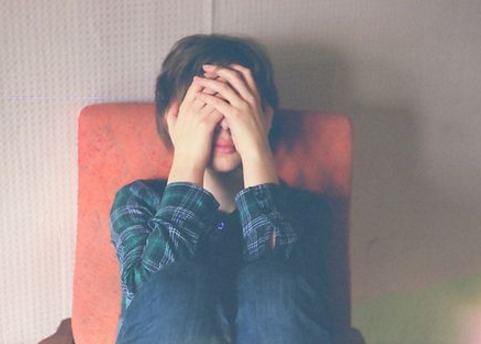 痛到心碎的伤感唯美qq网名女生专属 爱恋腐蚀了心脏_QQ网名