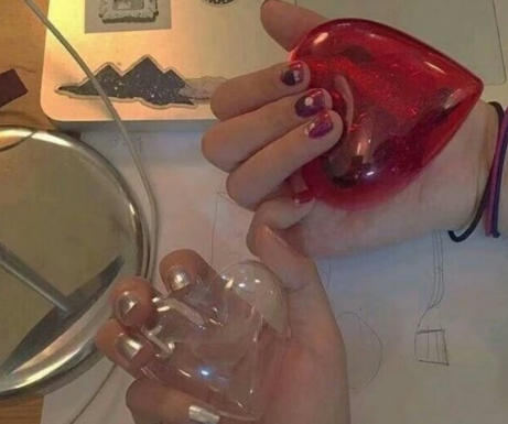简洁很成熟的微博网名女生大气 姑娘有苦不流泪_QQ网名