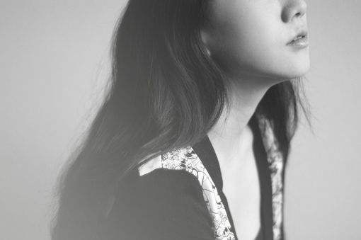心痛伤感无助的女生游戏名字 仰天微笑只为泪回眼眶_QQ网名