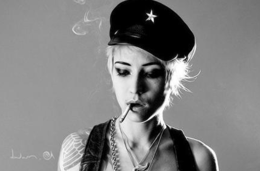 超拽又拉风的女生网名2018精选 别让我的真心散的像沙_QQ网名