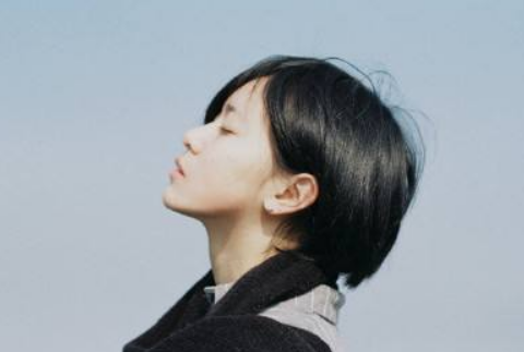2018微博网名女生简单有气质 成长就是将哭声调成静音_QQ网名