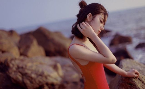 文静内涵优雅女生网名2018精选 牵手礼堂的人不是你_QQ网名
