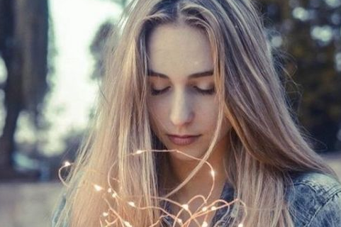 满含悲伤的男生女生qq网名大全 久溺深海心会凉_QQ网名