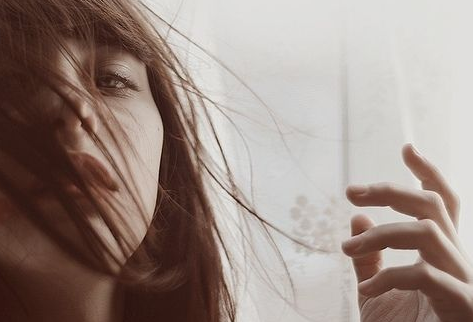 微信网名女人有品位的气质款 天暗下来你就是光_QQ网名