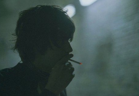 qq网名男生伤感加符号2017精选 眼泪迷失了曾经的美好_QQ网名
