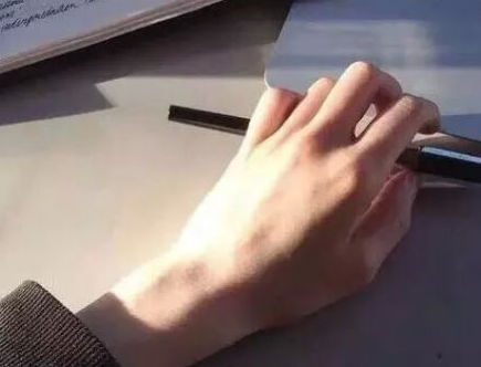 痴情男生伤感qq网名关于爱情的 她不爱我我还爱她i_QQ网名