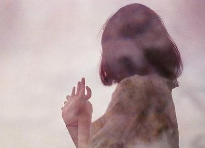 微信网名女人伤感的2016最新版 愿我们忘掉旧时光i_QQ网名