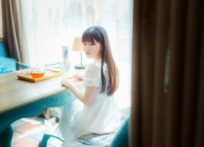 性感妩媚的女生qq微信名字 素衣白裙清浅微笑_QQ网名