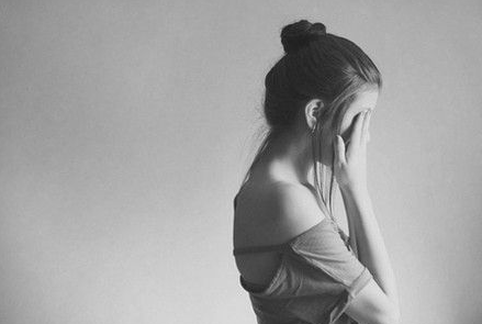 2015伤感的qq网名女生唯美 对不起请原谅我还没遗忘_QQ网名