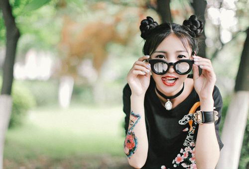 90后超拽网名带霸气男女通用 年轻不嗨何时嗨_QQ网名