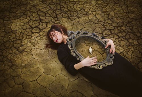 爽朗女生霸气超拽qq个性昵称 我是女皇不落泪_QQ网名
