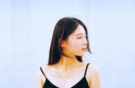 淡淡的忧伤女生网名颓废的 我以为我在你心里停留过i_QQ网名