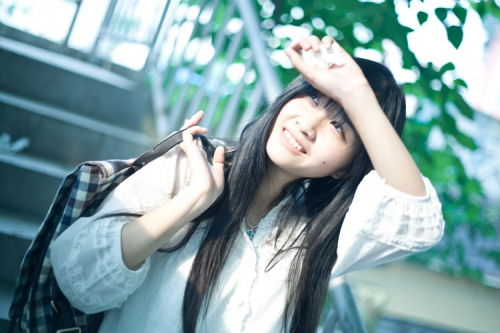 好听带伤感的女生qq个性网名 我拼命地想要逃走_QQ网名