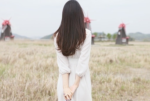 超拽女生qq个性昵称 姑娘宁可毁世界不能苦自己_QQ网名