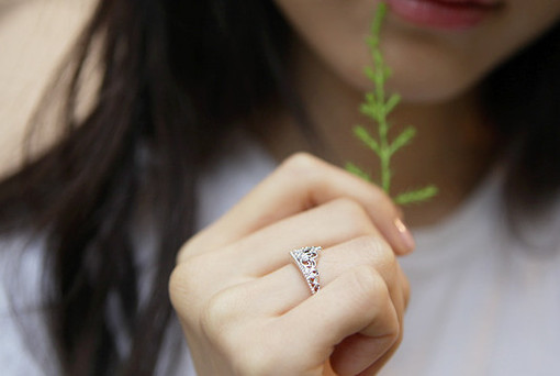 漂亮女生甜美qq网名 趁年轻挥霍小青春_QQ网名