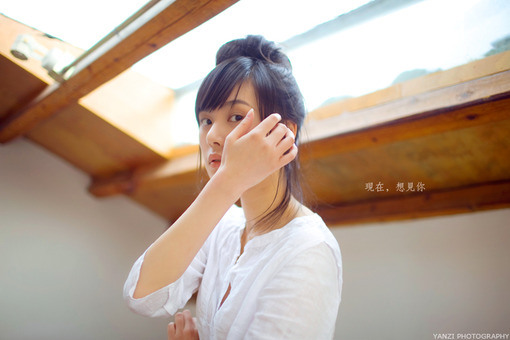 清纯女生qq网名 爱情不需要伪装来让人疼_QQ网名