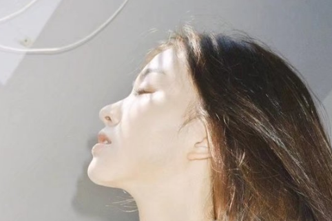 写给自己的晚安伤感说说2018 不管经历多少痛舒展眉头生活_QQ说说
