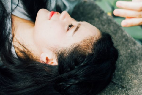 唯美伤感的说说心情短语2018 喜欢只是从浓烈变得悄无声息_QQ说说