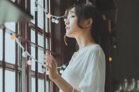 有点自卑带点伤感的爱情说说 那些说到心坎的爱情句子说说_QQ说说