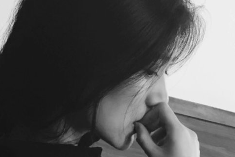 心好痛累觉不爱的伤感空间说说 他永远是你磨灭不了的痛_QQ说说