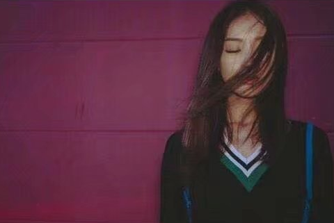 看完了会哭的伤感说说大全 在我们最不懂的时候错过最真的东西_QQ说说